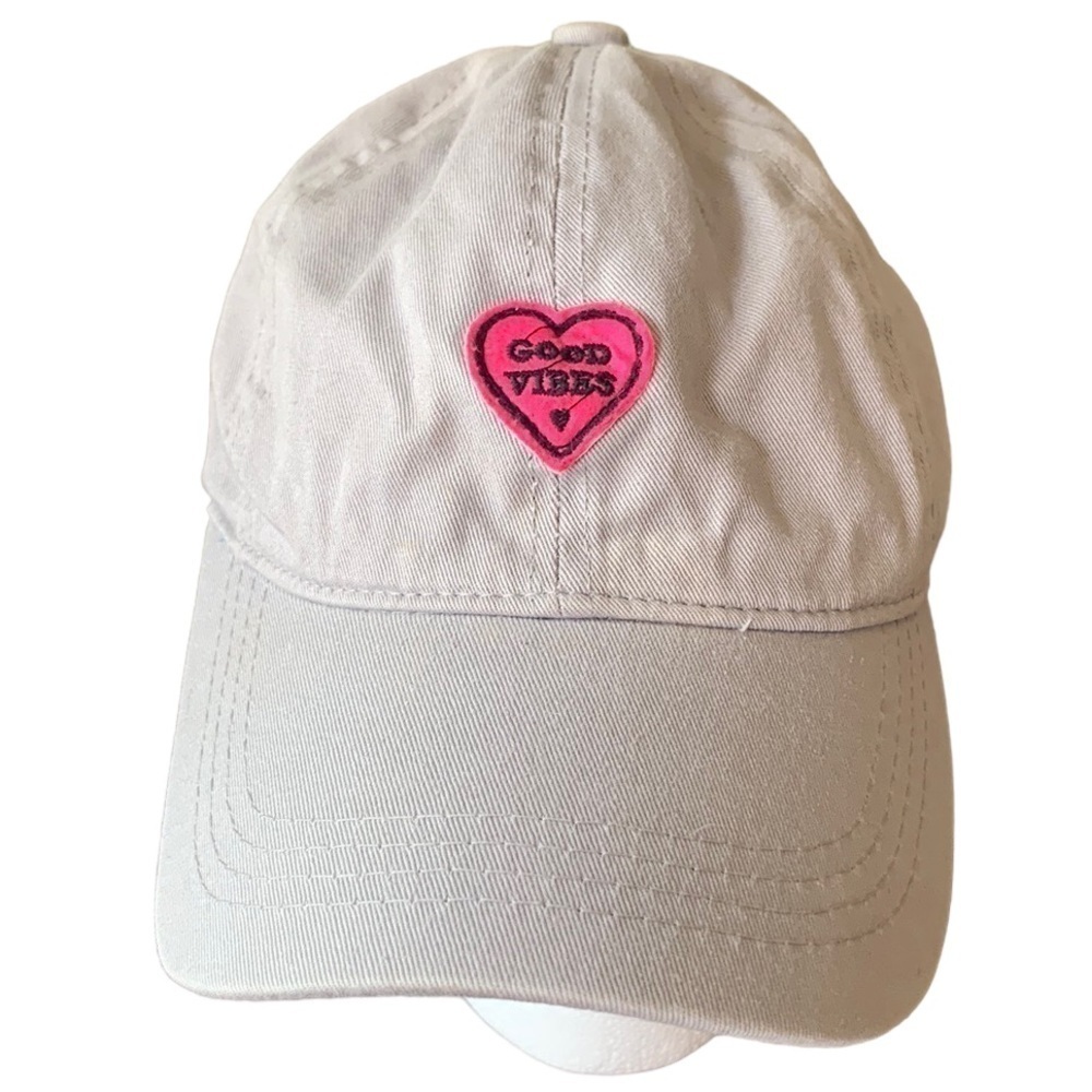Good Vibes Heart Gray Baseball Cap‎